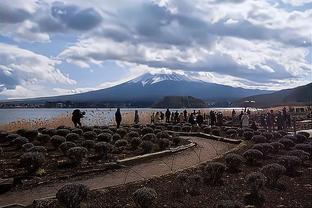 邱彪：今晚的比赛还是从防守做起 赵睿可能有一点轻微的骨头损伤